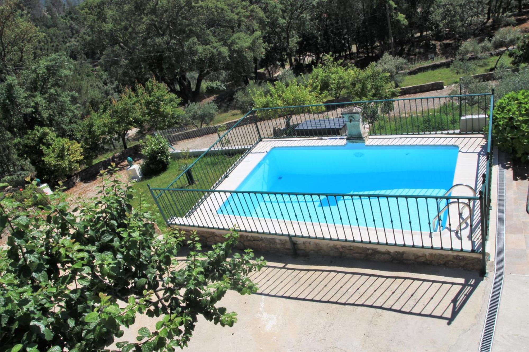 Aloja. entero El Mirador de Acebo 4 estrellas piscina Exterior foto